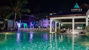 2 outdoor pools, sun loungers