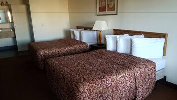 Habitación, 2 camas Queen size | Internet por cable gratis