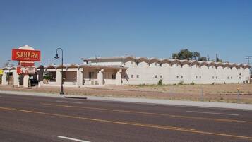 Vista frontal de la propiedad