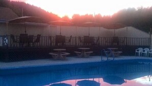 Outdoor pool - Maplewood Lodge (Lyndonville)