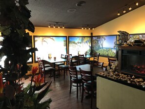 Dining - Maplewood Lodge (Lyndonville)