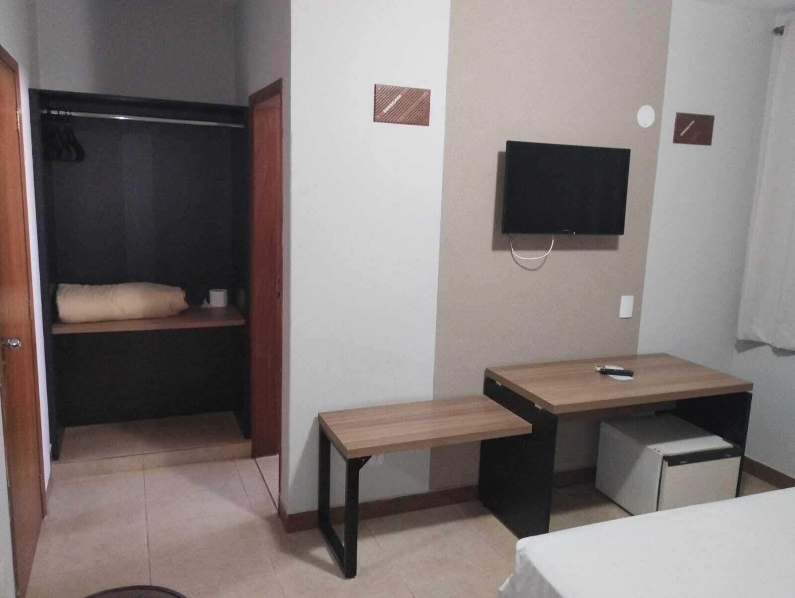 Minibar, bureau, rideaux occultants, lits bébé (gratuits)