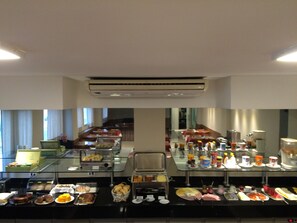 Free daily buffet breakfast