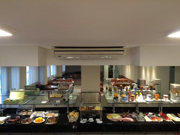 Free daily buffet breakfast