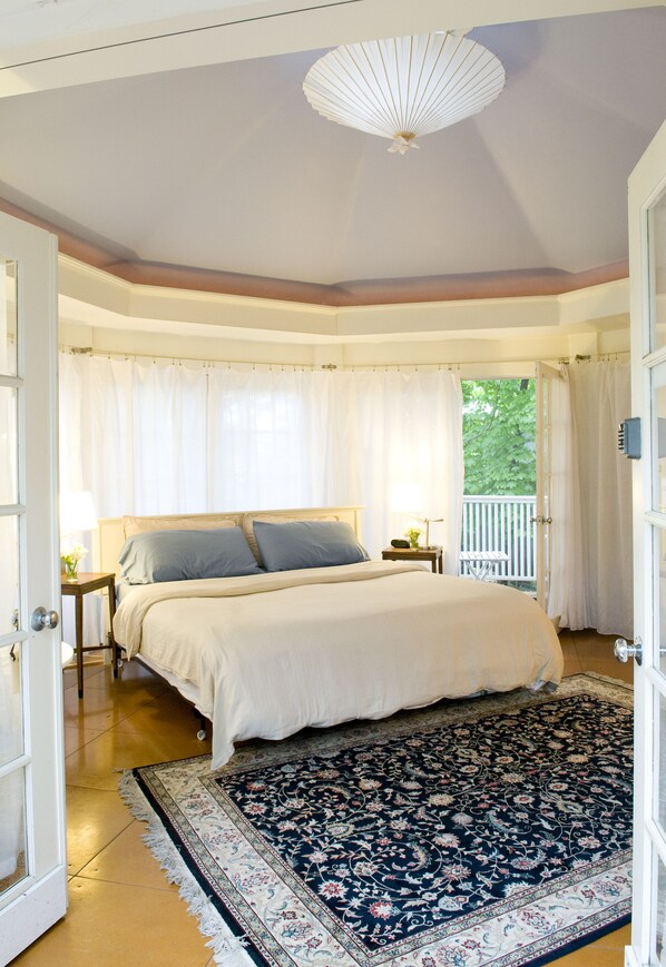 أغطية فراش متميزة وبديكورات فريدة لكل غرفة وطراز فريد لكل وحدة