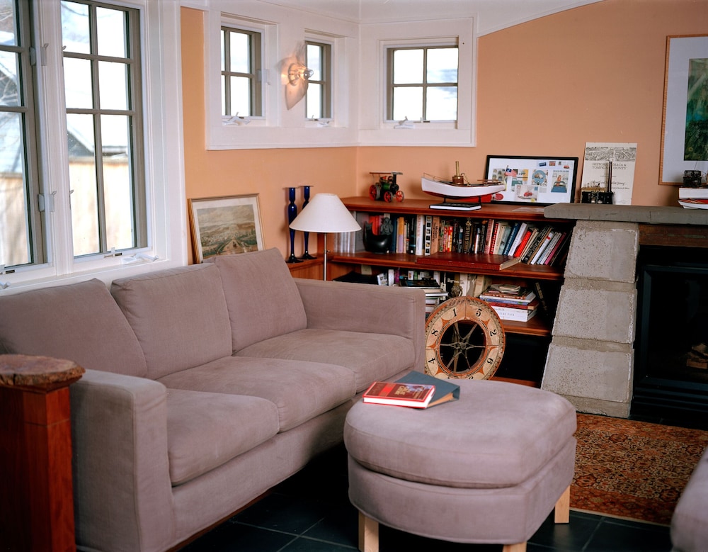 Inn On Columbia by null