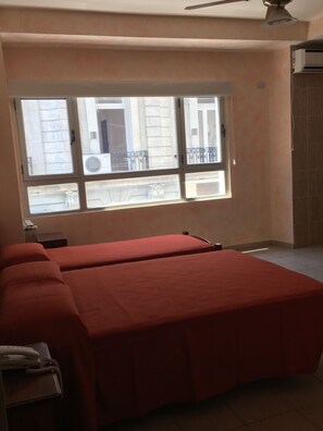 Desk, free WiFi - El Porteño (Buenos Aires)