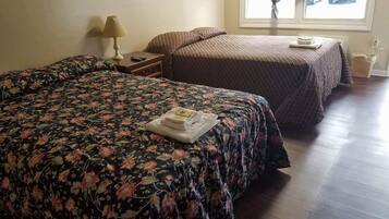 Ropa de cama de alta calidad, escritorio y wifi gratis