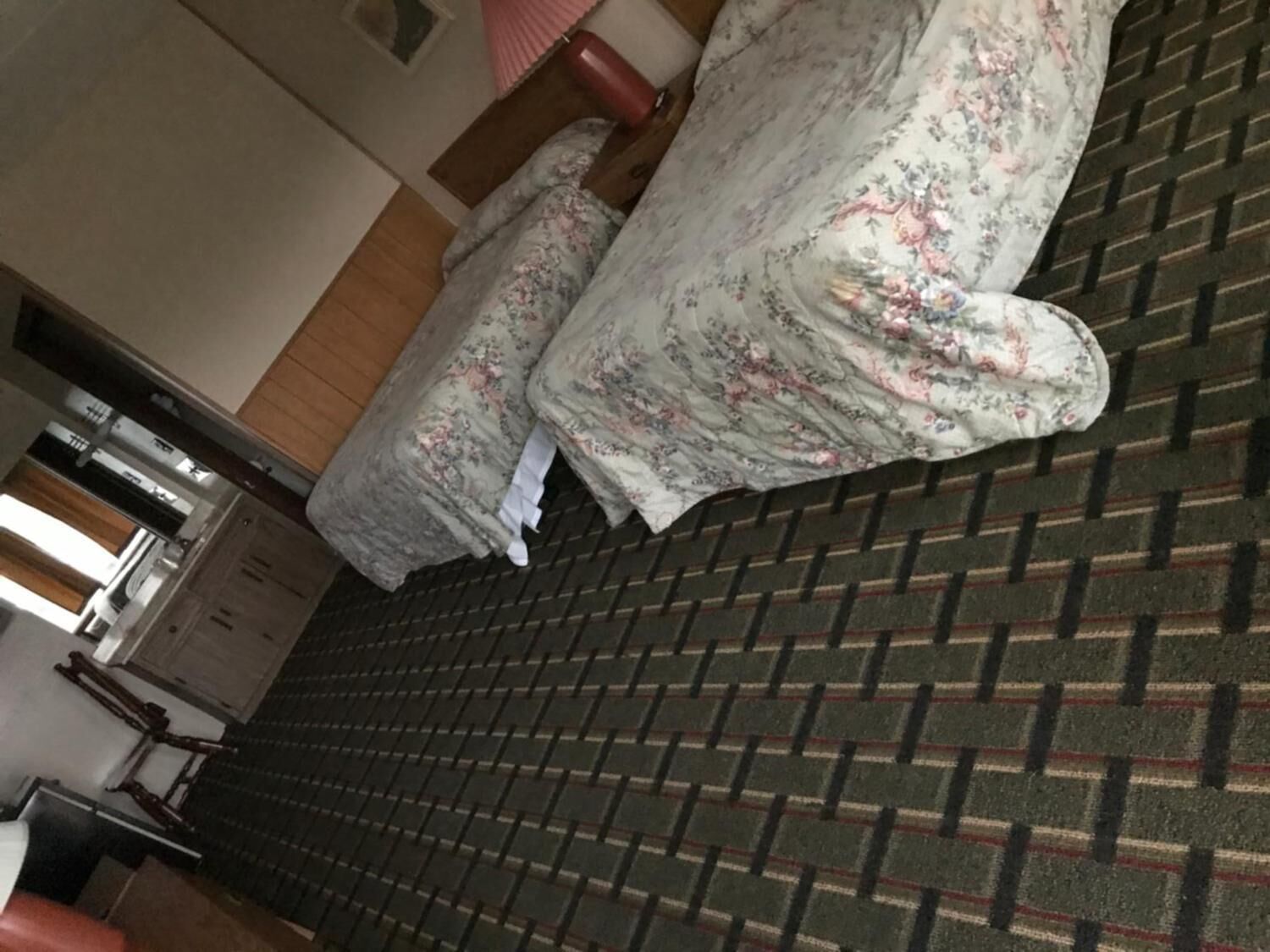 Ropa de cama de alta calidad, escritorio, wifi gratis