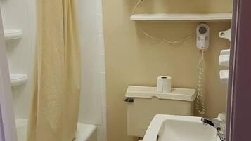 Regadera, amenidades de baño gratuitas, toallas