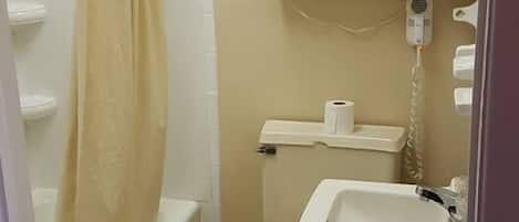 Douche, articles de toilette gratuits, serviettes fournies