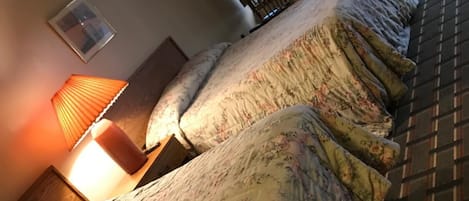 Ropa de cama de alta calidad, escritorio y wifi gratis