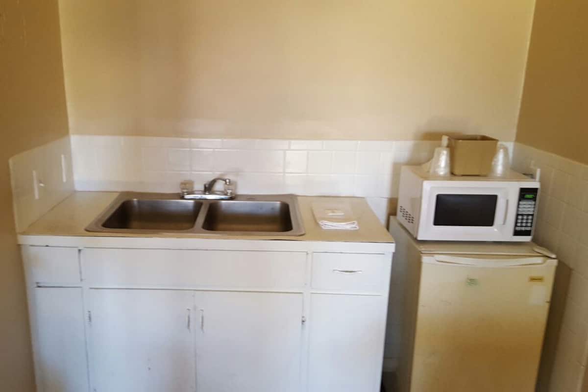 Suite clásica, 1 habitación, para no fumadores, cocina | Cocina privada | Refrigerador y microondas