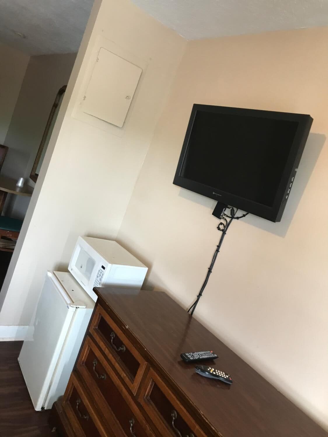 Premium bedding, desk, free WiFi