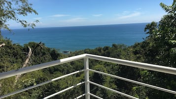 Vue depuis lâhĂ©bergement