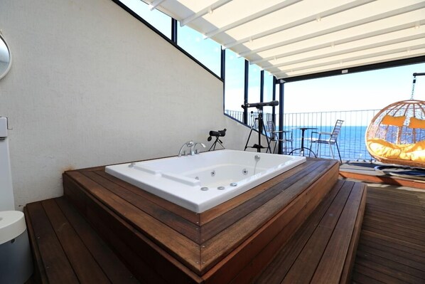 Villa (VIP) | Jetted tub