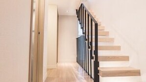Villa Standard | Salle de séjour | Téléviseur à écran plat de 42 po avec télévision par câble, téléviseur