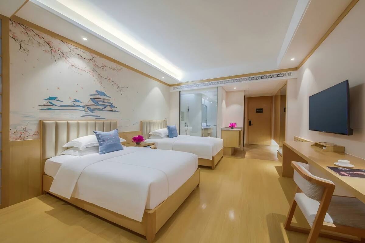 ห้องเอ็กเซกคิวทีฟทวิน | มินิบาร์, ตู้นิรภัยในห้องพัก, โต๊ะทำงาน, ผ้าม่านกันแสง