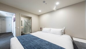 Desk, laptop workspace, soundproofing, iron/ironing board - 311 Motel Riccarton (Christchurch)