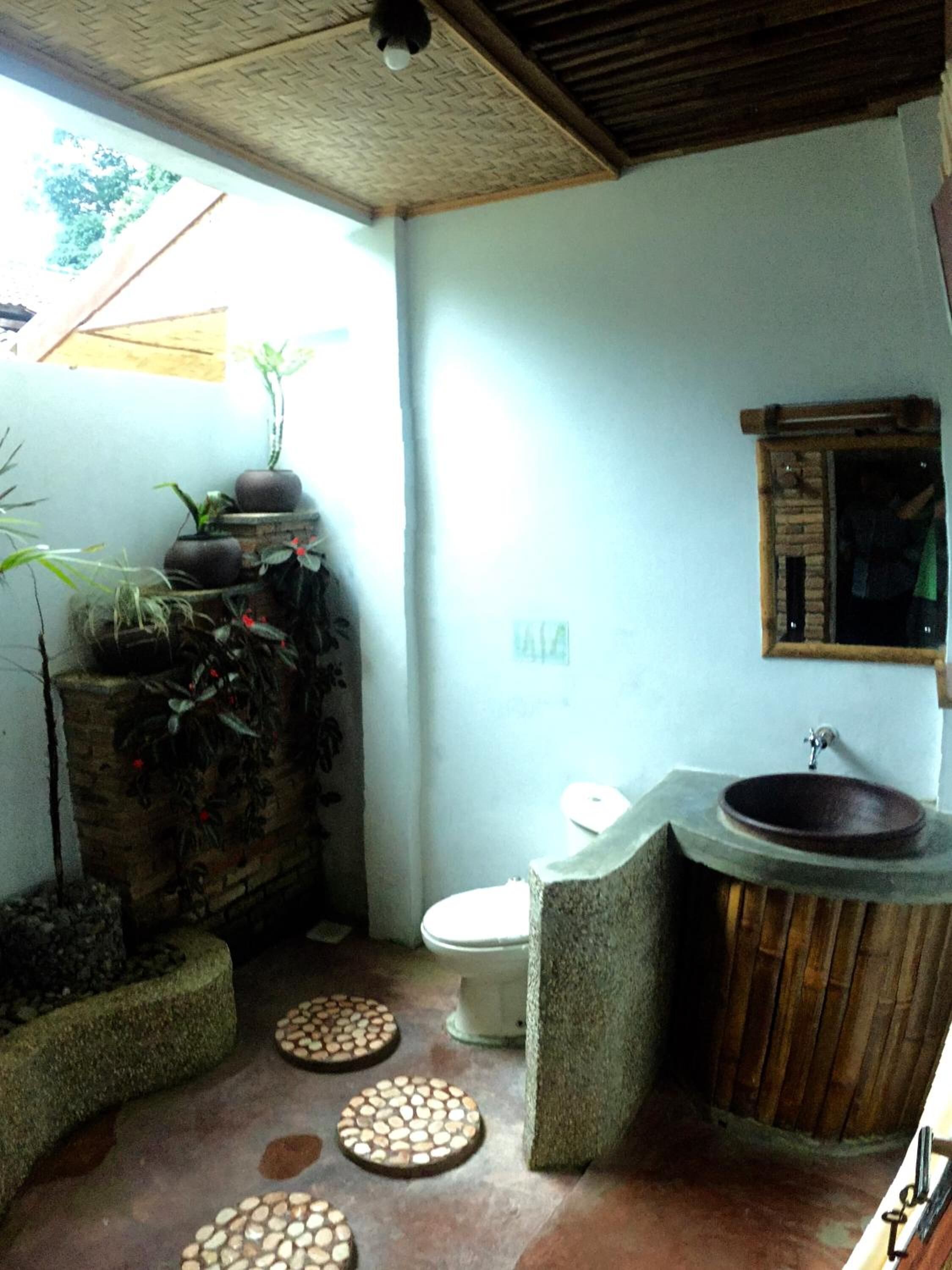 shower, free toiletries, towels