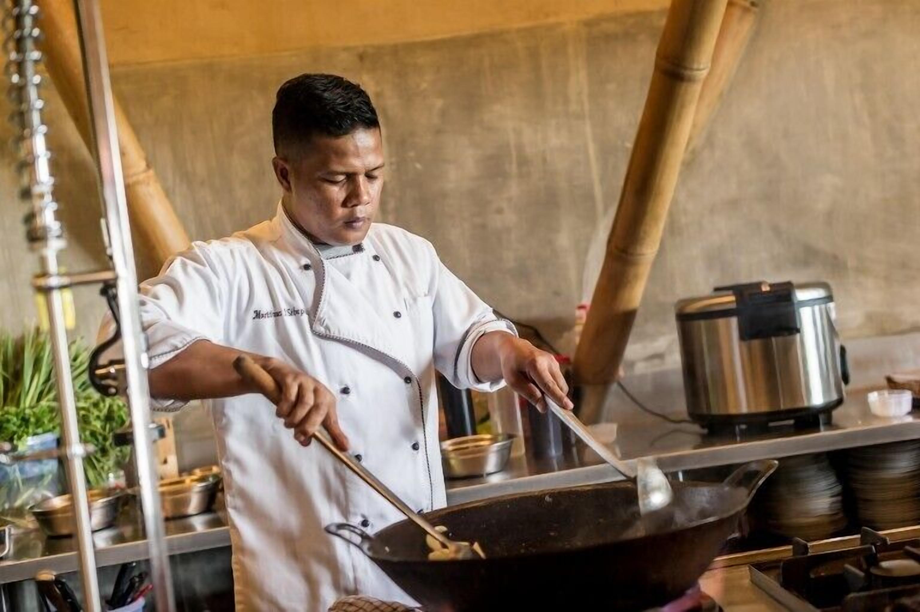 breakfast, lunch and dinner served