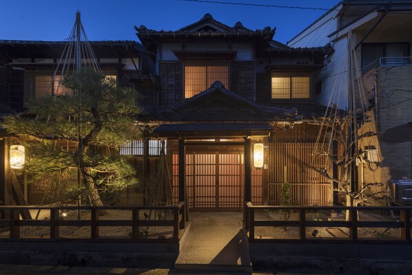 Traditional House, 3 Bedrooms, Kitchen, Garden View | Exterior