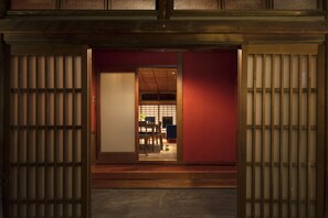 Traditional House, 3 Bedrooms, Kitchen, Garden View | Property entrance - Hikoso-machi Kin no Ma (Kanazawa)