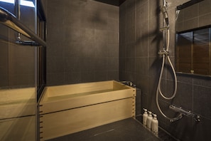 Traditional-Haus, 3 Schlafzimmer, Küche, Gartenblick | Badezimmer