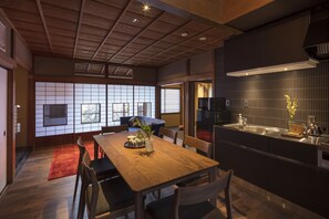 Traditional House, 3 Bedrooms, Kitchen, Garden View | Private kitchen | Fridge, microwave, stovetop, coffee/tea maker - Hikoso-machi Kin no Ma (Kanazawa)