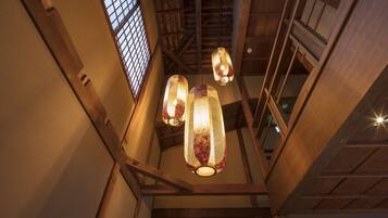 Traditional House, 3 Bedrooms, Kitchen, Garden View | Interior detail