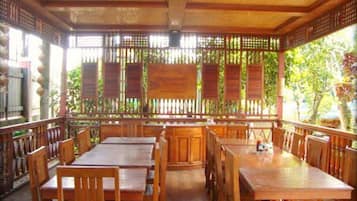 Breakfast, lunch, dinner served; local cuisine