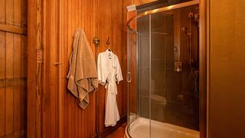 Trophy Room | Premium bedding, free WiFi