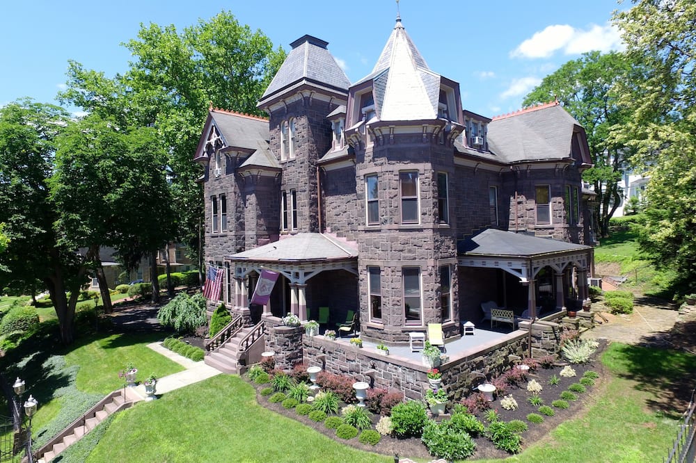 Reynolds Mansion B&B