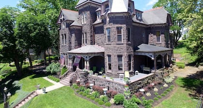 Reynolds Mansion B&B