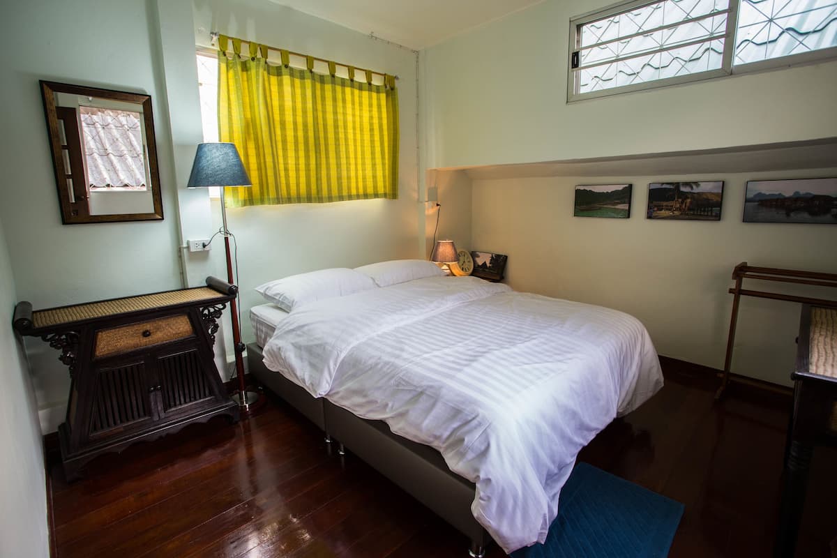 Blackout curtains, rollaway beds, free WiFi, individually decorated