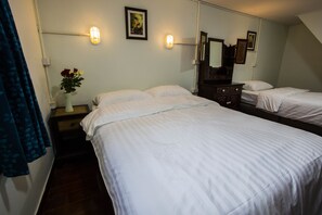 Triple Room, Shared Bathroom | Didekorasi berbeda-beda dan dilengkapi dengan perabotan berbeda-beda