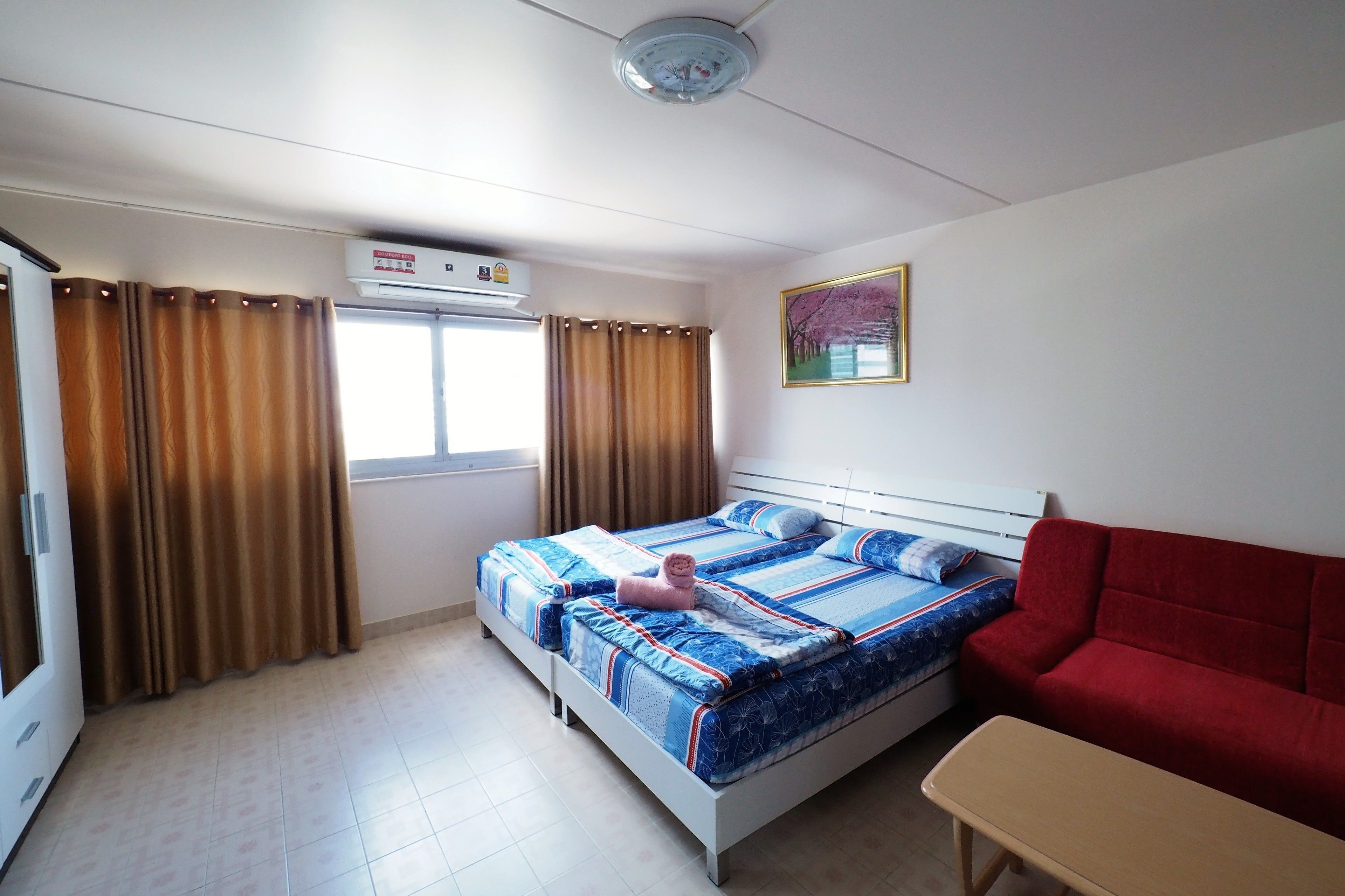 Rollaway beds, free WiFi