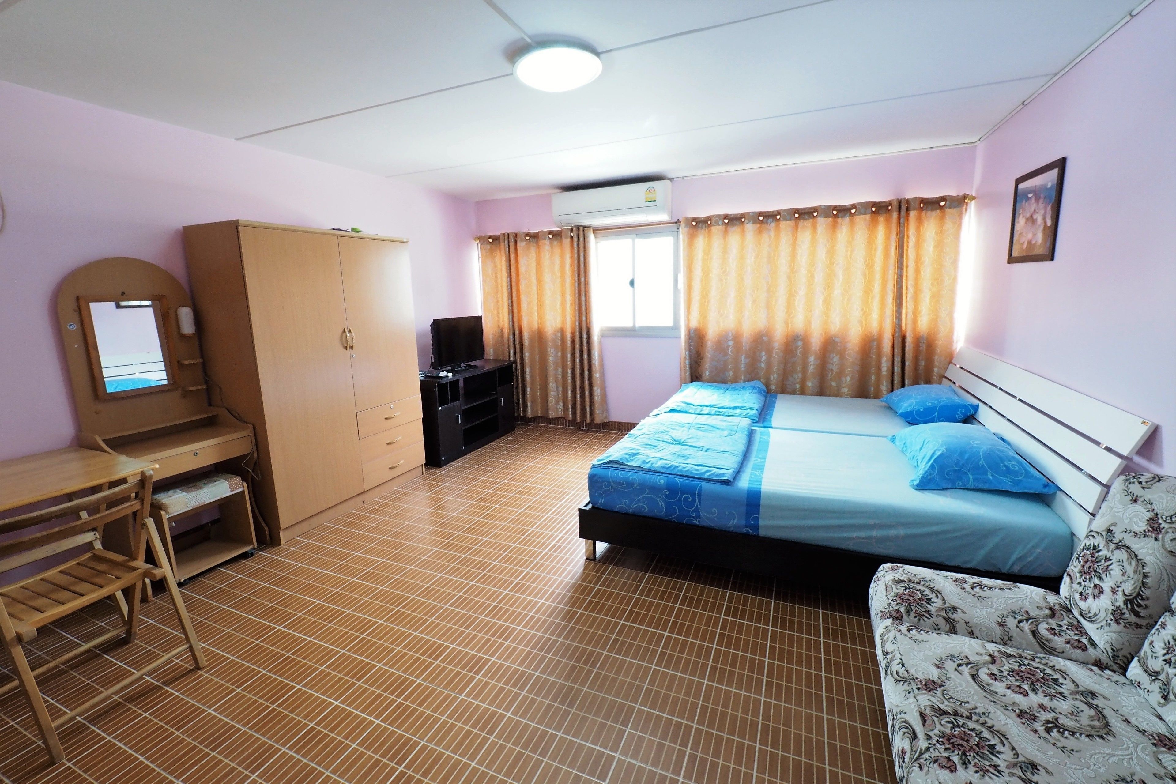 Rollaway beds, free WiFi