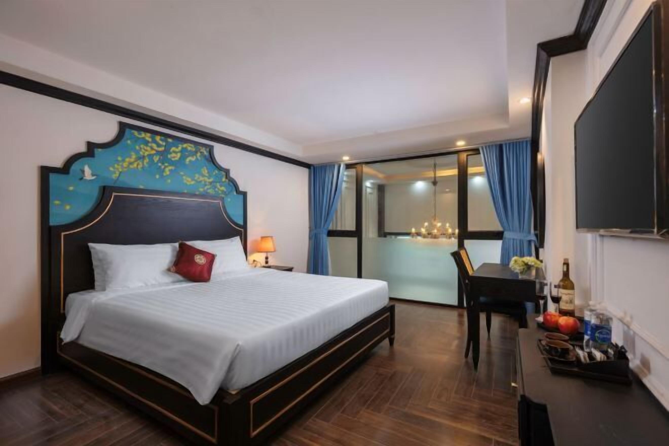 Egyptian cotton sheets, premium bedding, Select Comfort beds, minibar