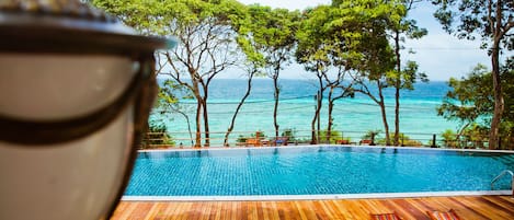 Outdoor pool, sun loungers