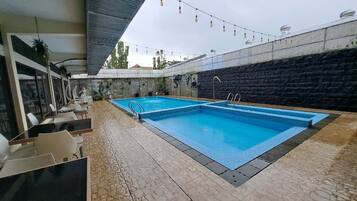 3 outdoor pools