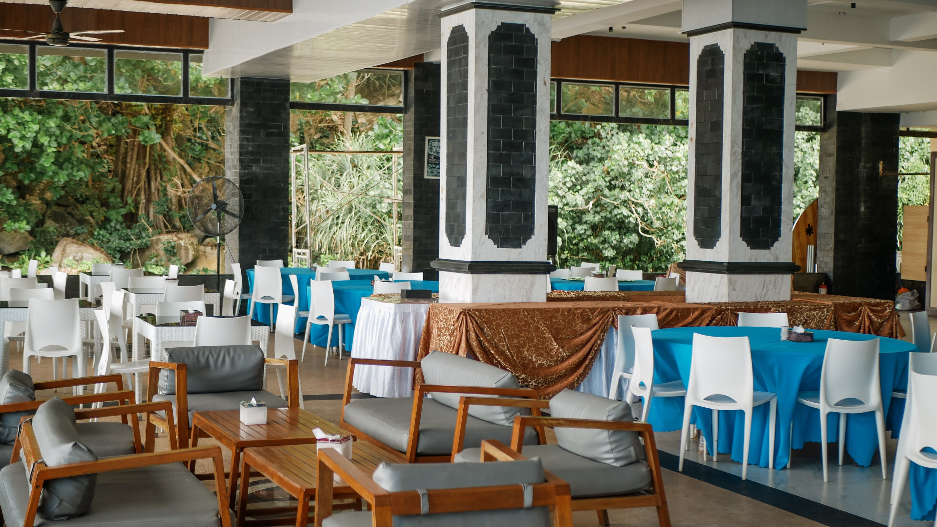 breakfast, lunch, dinner served; indonesian cuisine