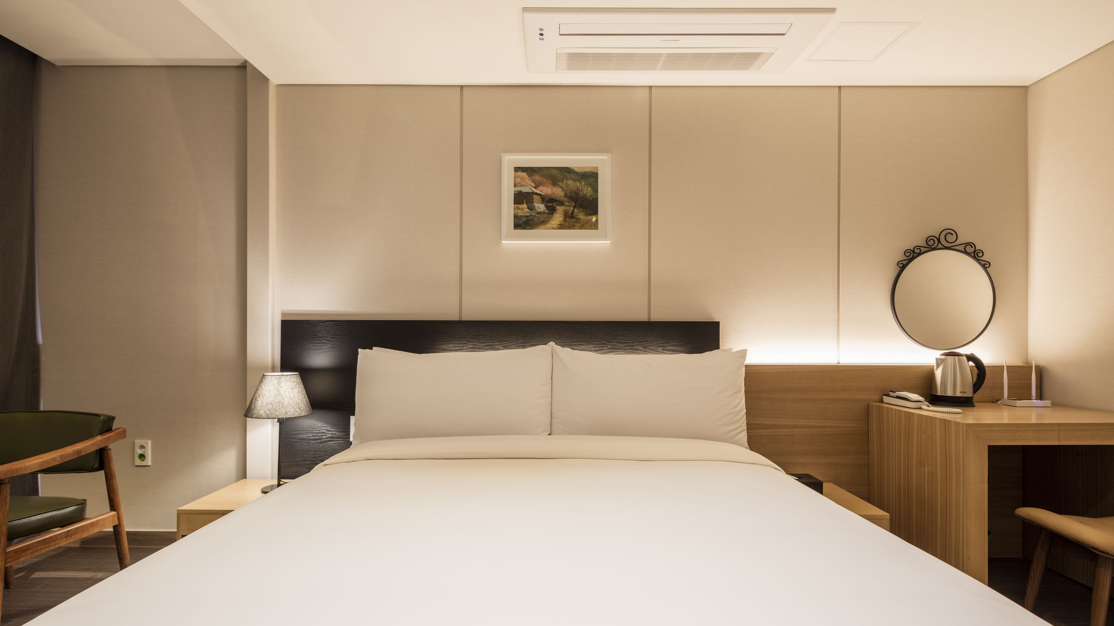 standard double room | 1 bedroom, premium bedding, in-room safe, desk