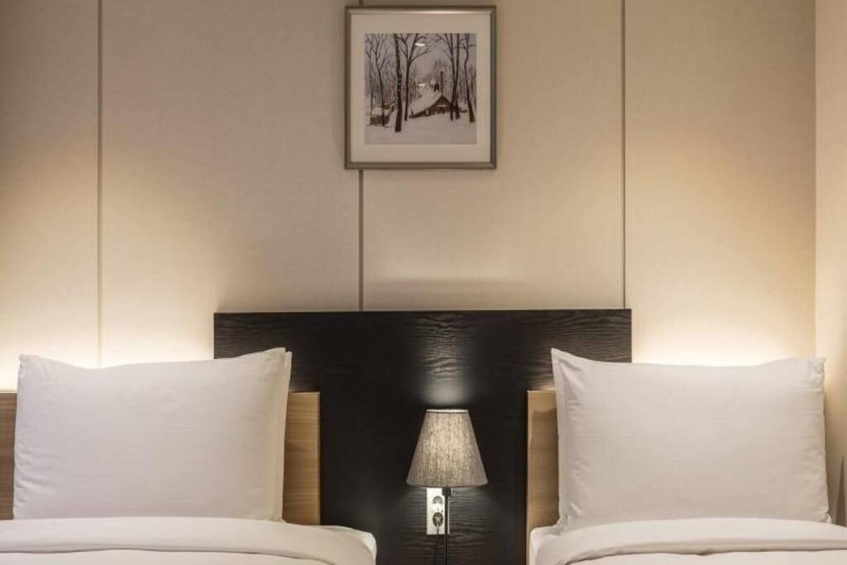 Sengetøy av topp kvalitet, safe på rommet og skrivebord