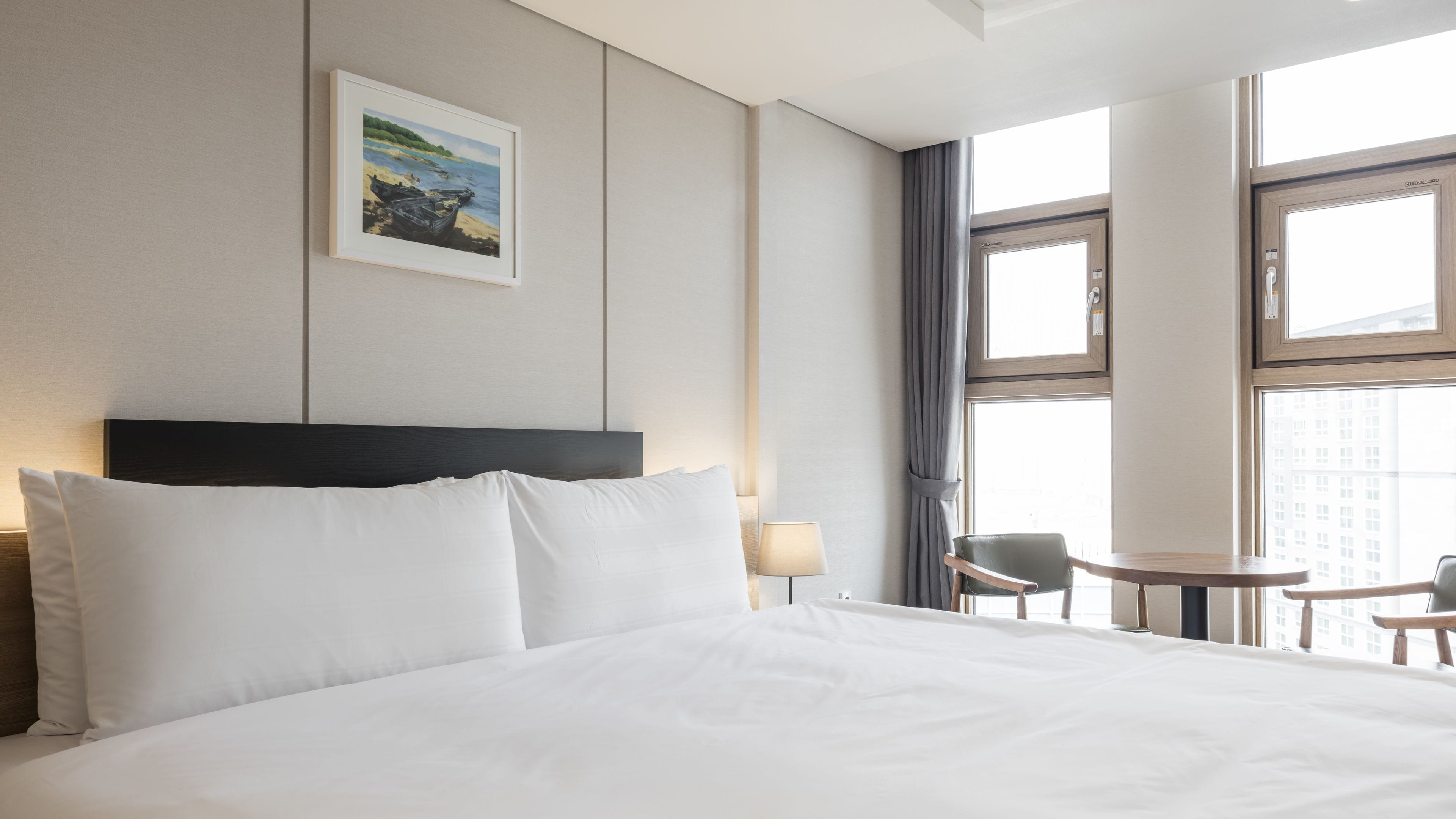 deluxe double room | 1 bedroom, premium bedding, in-room safe, desk