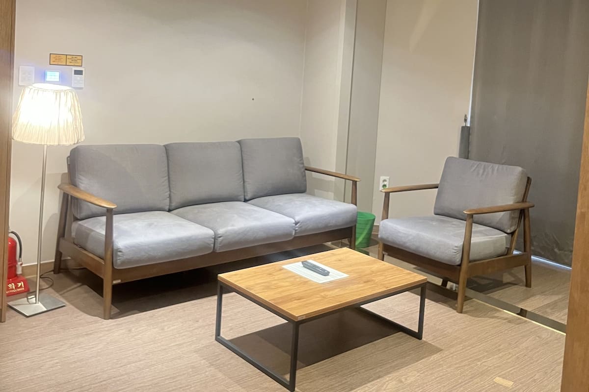 Executive suite | Luxe beddengoed, een kluis op de kamer, een bureau, een laptopwerkplek