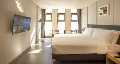 The First Stay Hotel