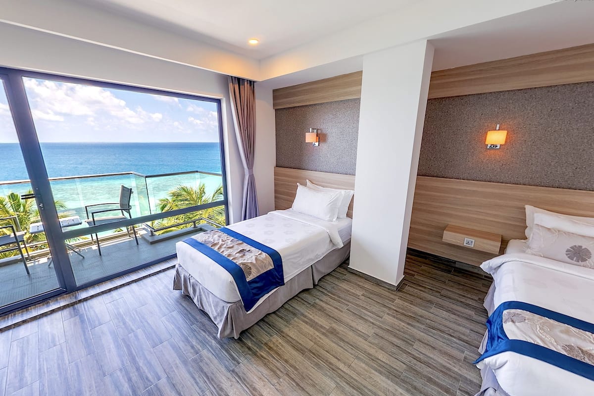 deluxe family room with balcony and sea view | beach/ocean view