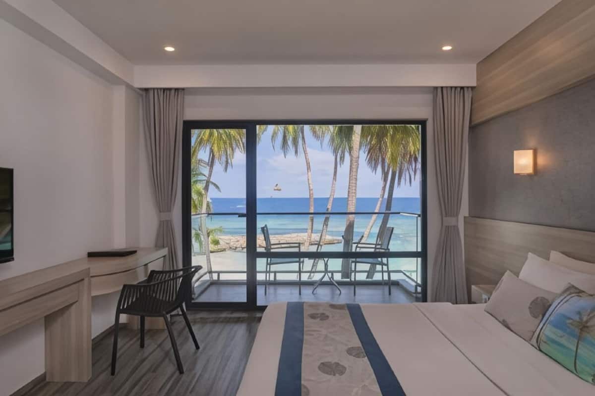Standard Double Room Sea View with Private Balcony | 1 bedroom, minibar, in-room safe, individually furnished