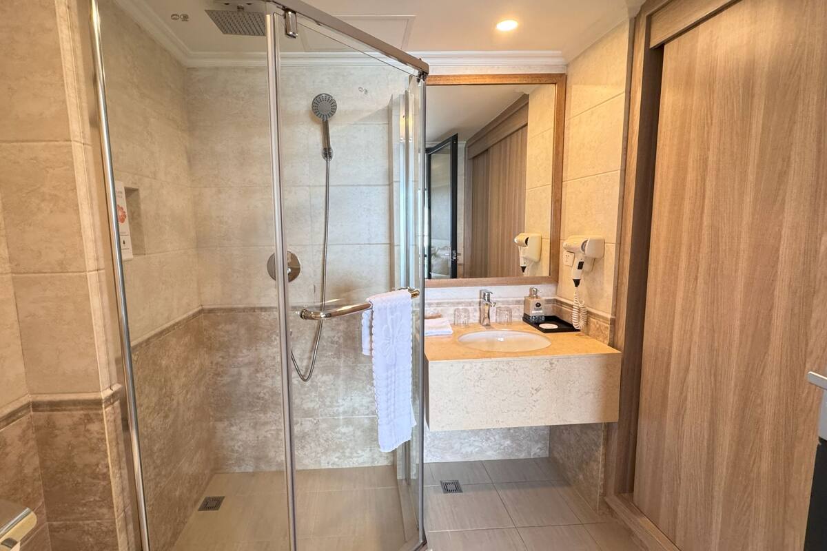 standard double room sea view with private balcony | bathroom | shower, rainfall showerhead, free toiletries, hair dryer